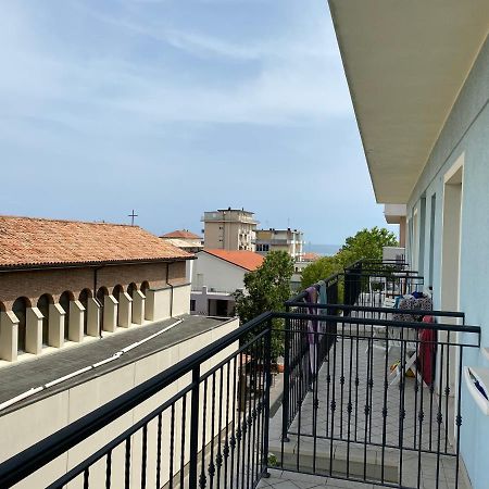 Hotel Capri Bellaria-Igea Marina Buitenkant foto