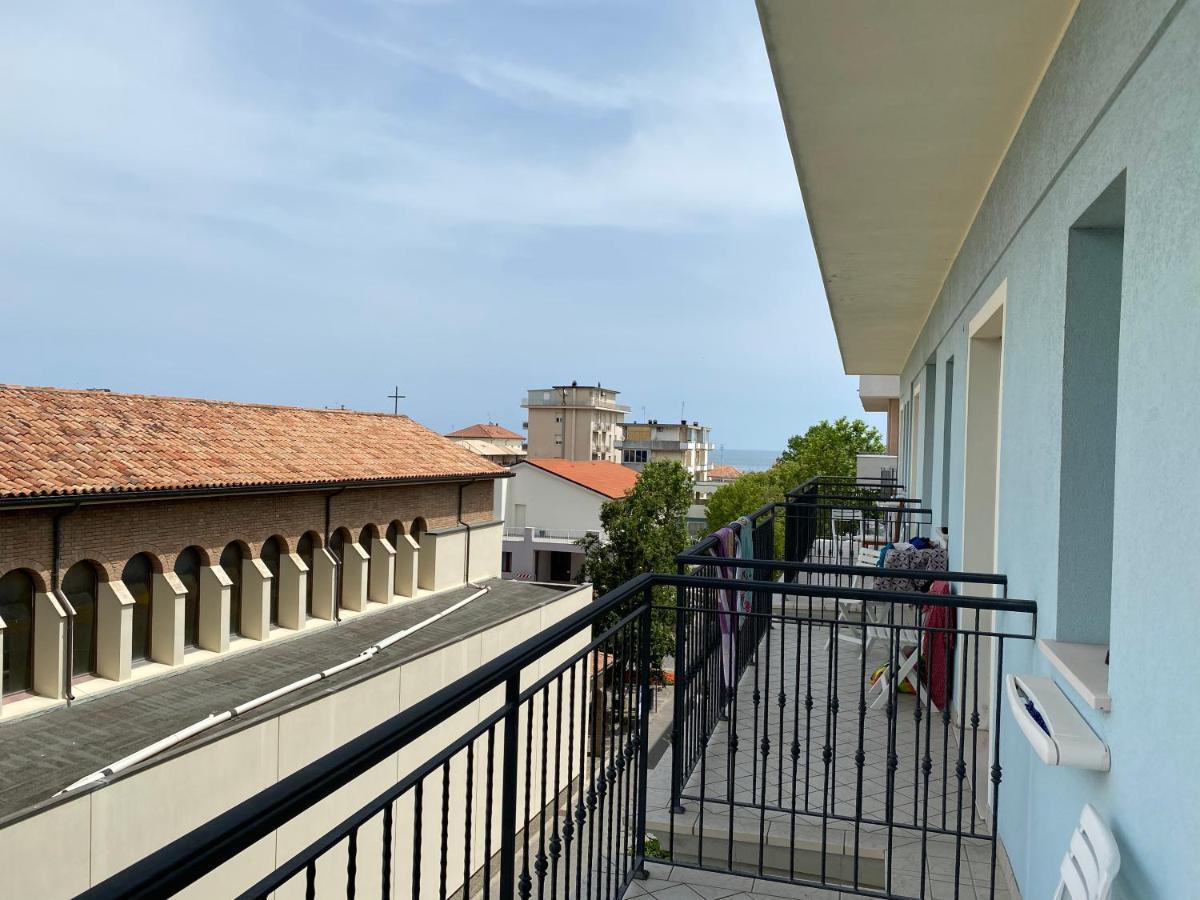 Hotel Capri Bellaria-Igea Marina Buitenkant foto