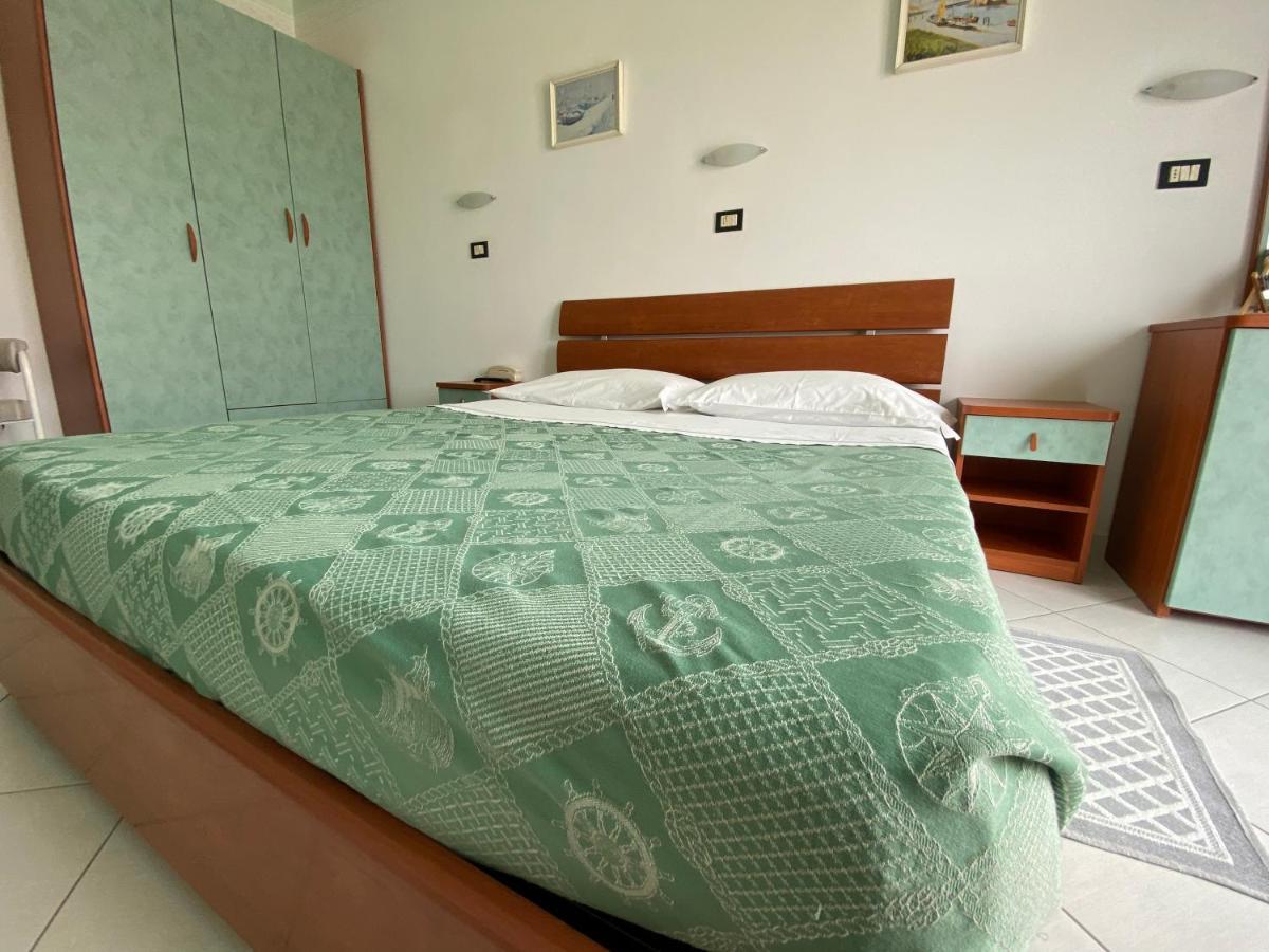 Hotel Capri Bellaria-Igea Marina Buitenkant foto