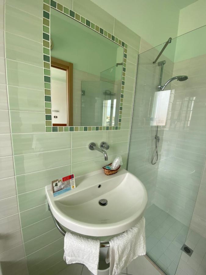 Hotel Capri Bellaria-Igea Marina Buitenkant foto