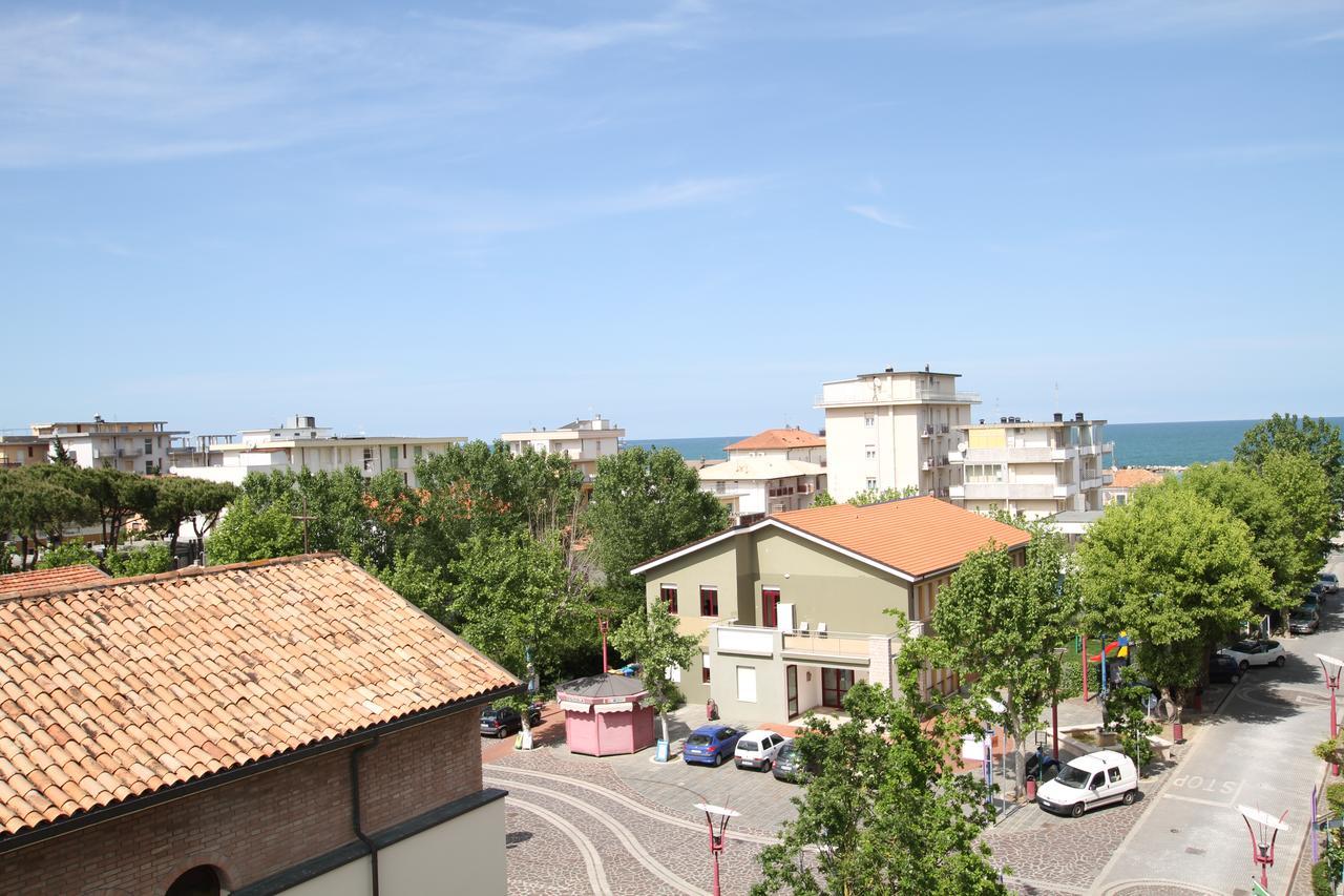 Hotel Capri Bellaria-Igea Marina Buitenkant foto