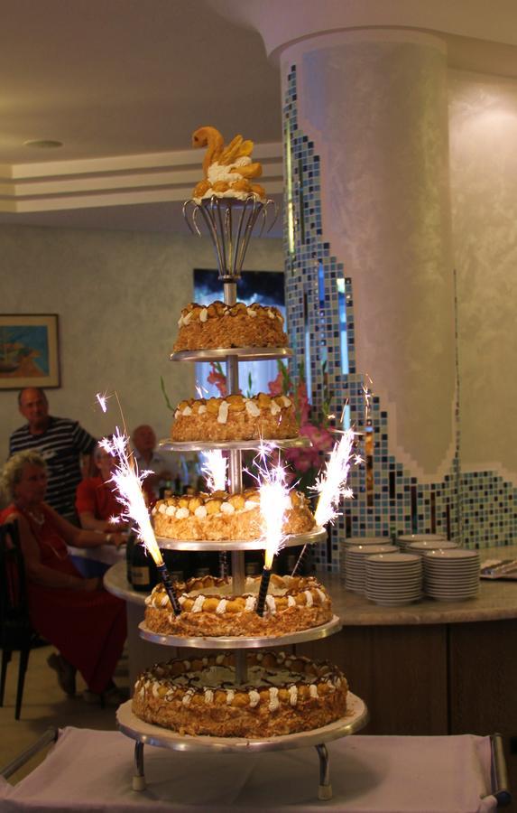 Hotel Capri Bellaria-Igea Marina Buitenkant foto