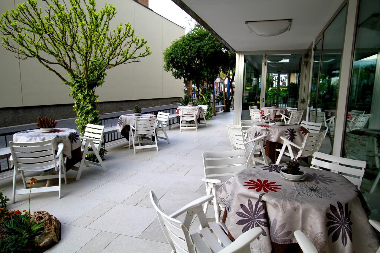 Hotel Capri Bellaria-Igea Marina Buitenkant foto