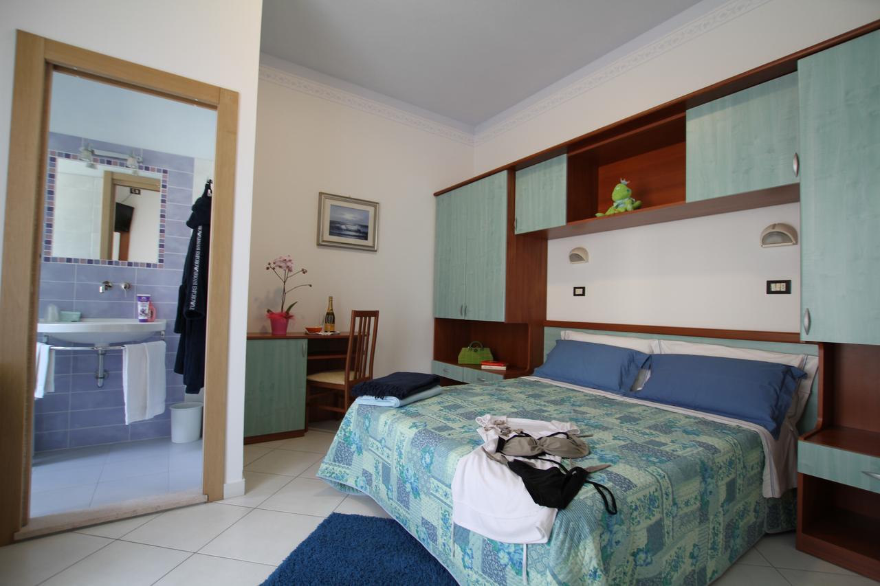 Hotel Capri Bellaria-Igea Marina Buitenkant foto