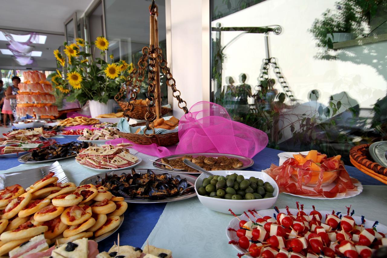 Hotel Capri Bellaria-Igea Marina Buitenkant foto