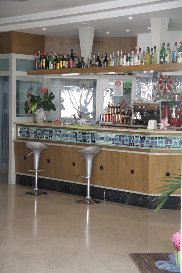 Hotel Capri Bellaria-Igea Marina Buitenkant foto