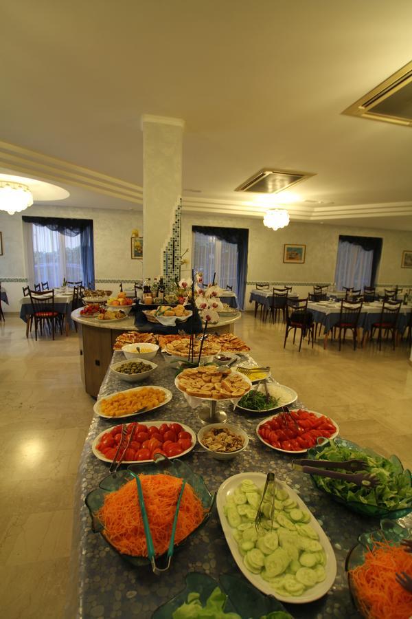 Hotel Capri Bellaria-Igea Marina Buitenkant foto