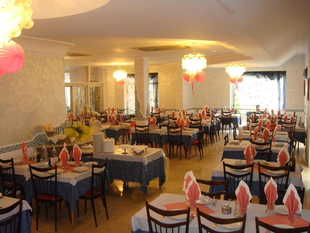 Hotel Capri Bellaria-Igea Marina Buitenkant foto